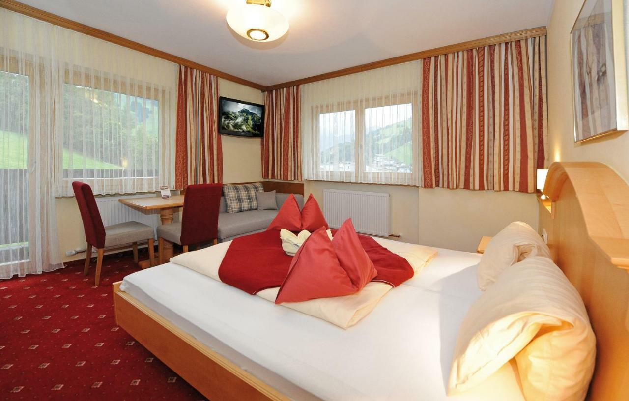 Ski In Ski Out Hotel Unterellmau Saalbach-Hinterglemm Eksteriør billede